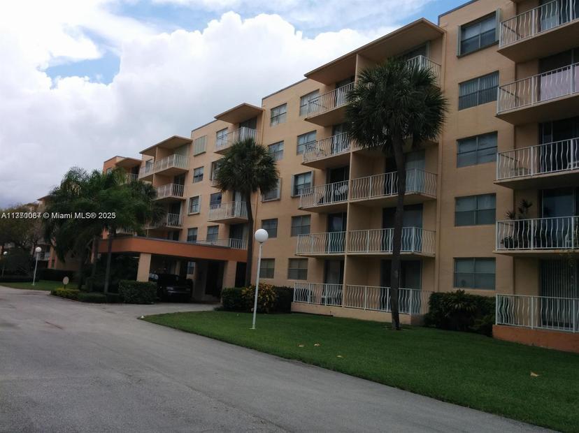 Picture of 480 Executive Center Dr # 3C, West Palm Beach FL 33401