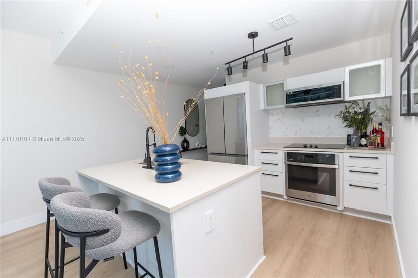 Picture of 1900 N Bayshore Dr # 4503, Miami FL 33132