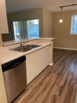 Picture of 2640 S University Dr # 113, Davie, FL 33328