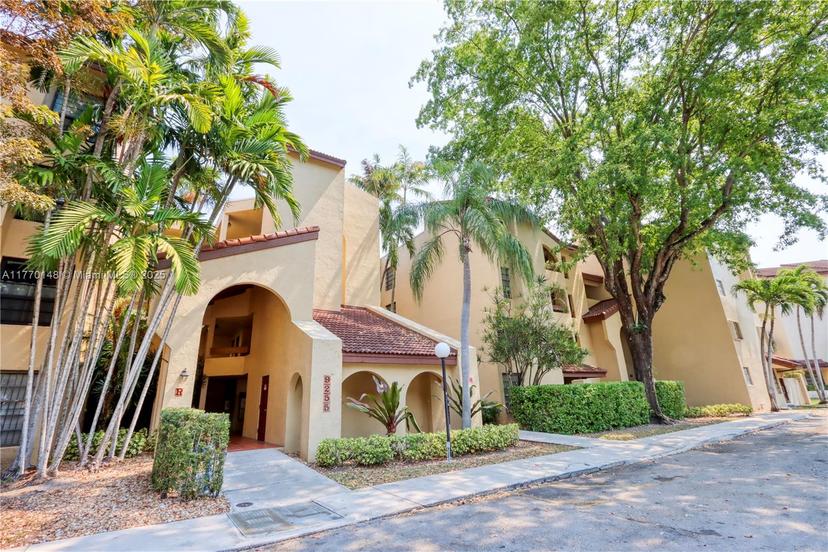 Picture of 9255 SW 125Th Ave # 402R, Miami FL 33186