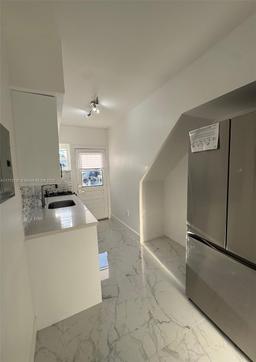 Picture of 8340 Crespi Blvd # 18, Miami Beach, FL 33141