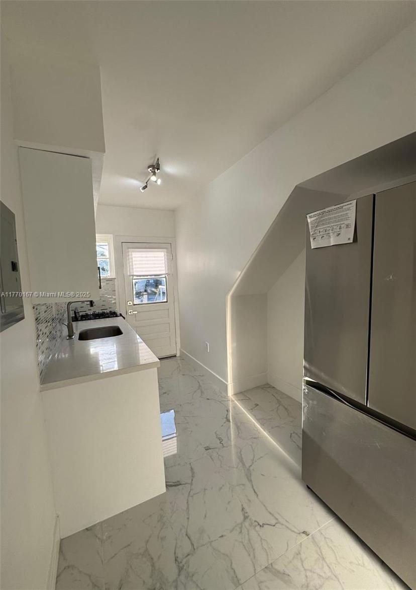 Picture of 8340 Crespi Blvd # 18, Miami Beach FL 33141