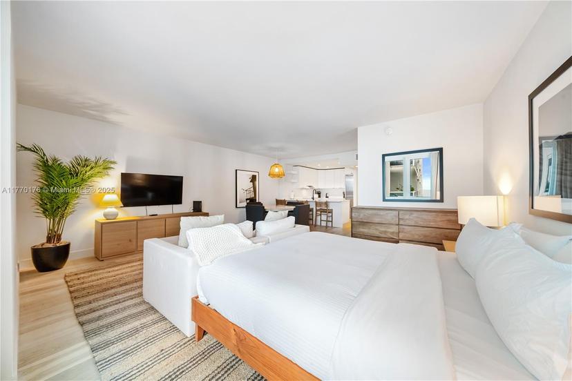 Picture of 2301 Collins Ave # 1123, Miami Beach FL 33139