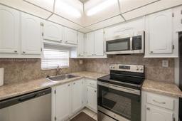 Picture of 300 S Hollybrook Dr # 306, Pembroke Pines, FL 33025