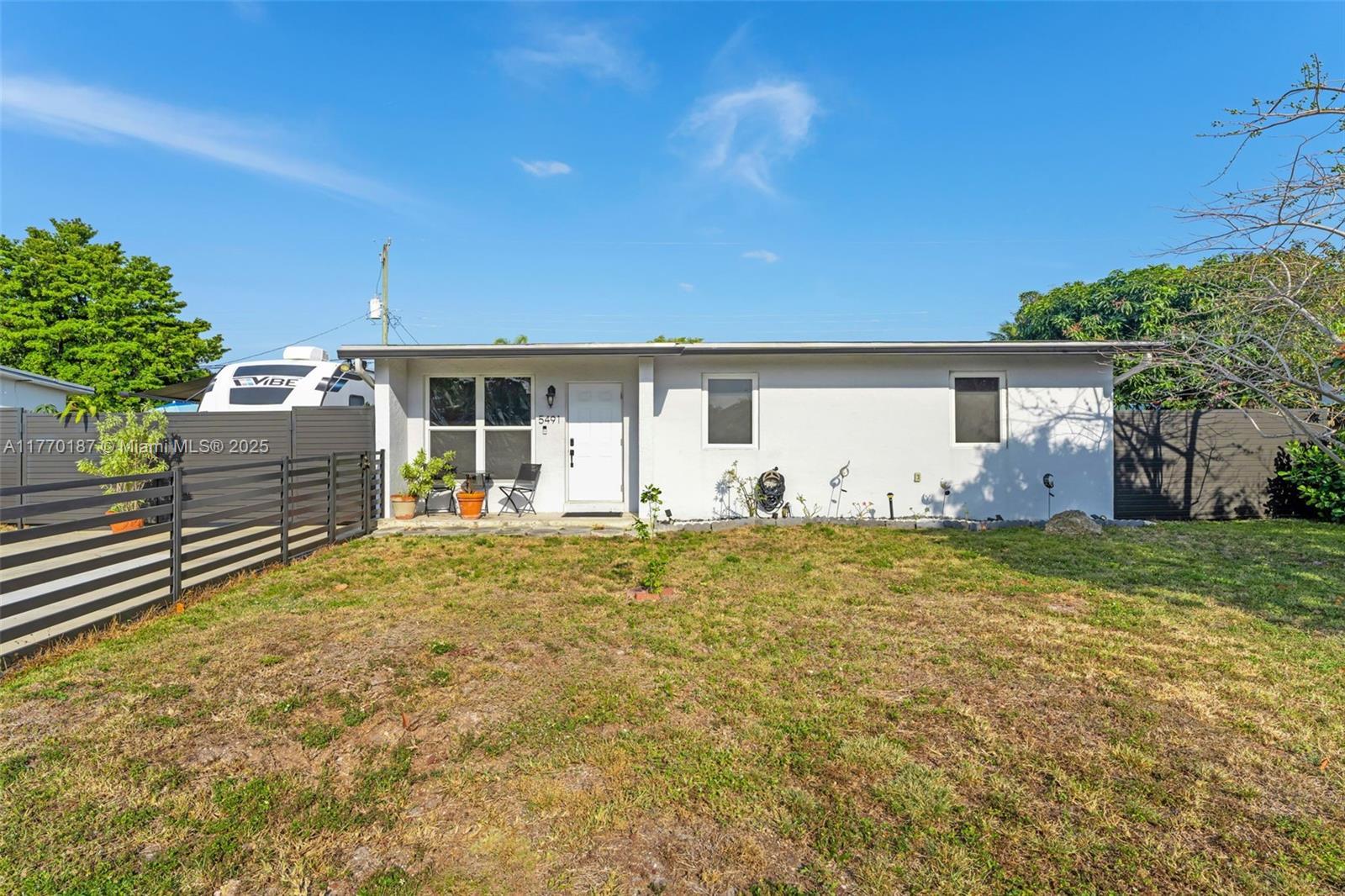 Picture of 5491 SW 90Th Ct, Miami, FL 33165