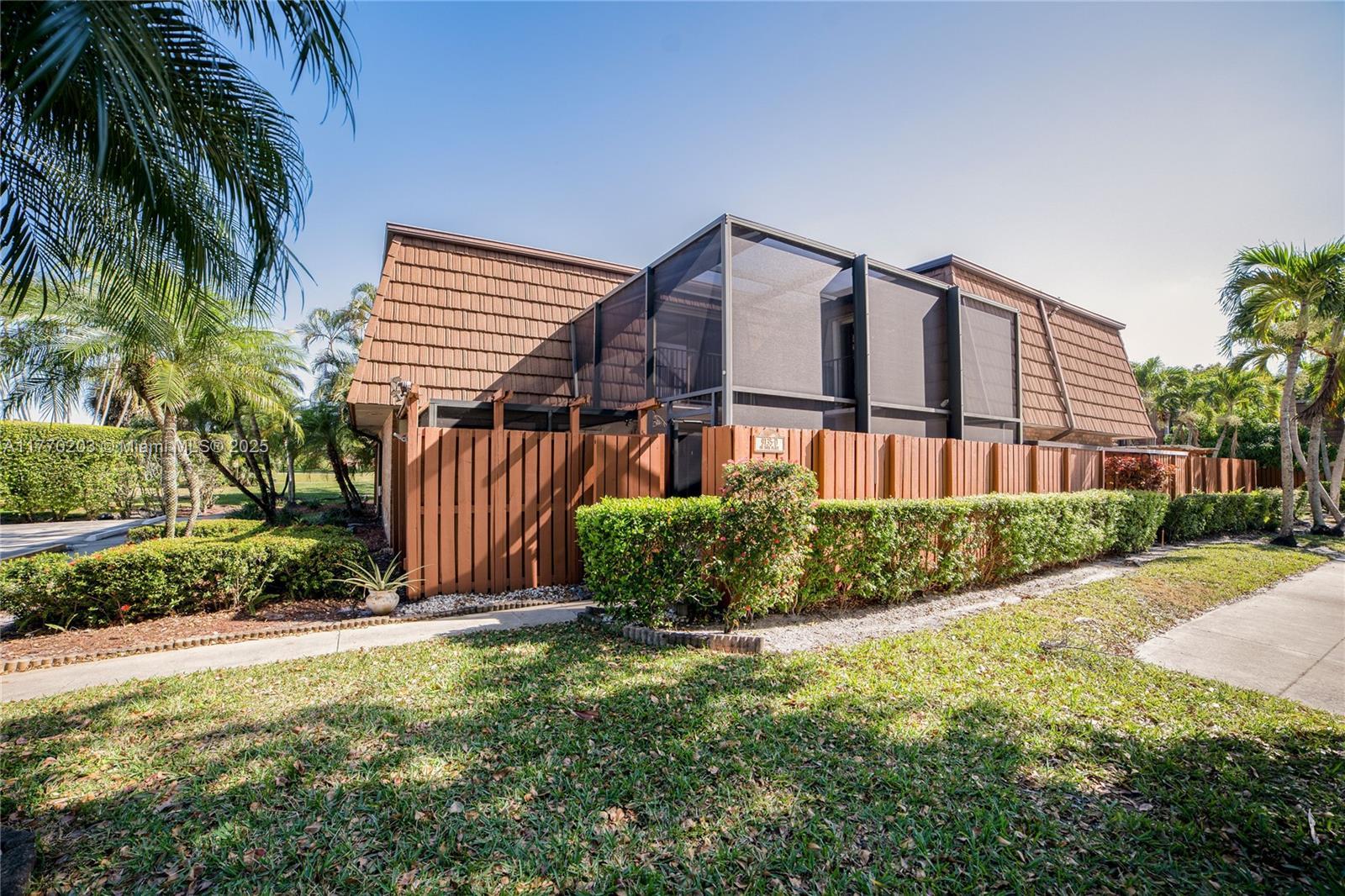 Picture of 9135 SW 20Th Pl # D, Davie, FL 33324