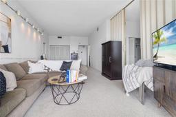 Picture of 20301 W Country Club Dr # 28, Aventura, FL 33180