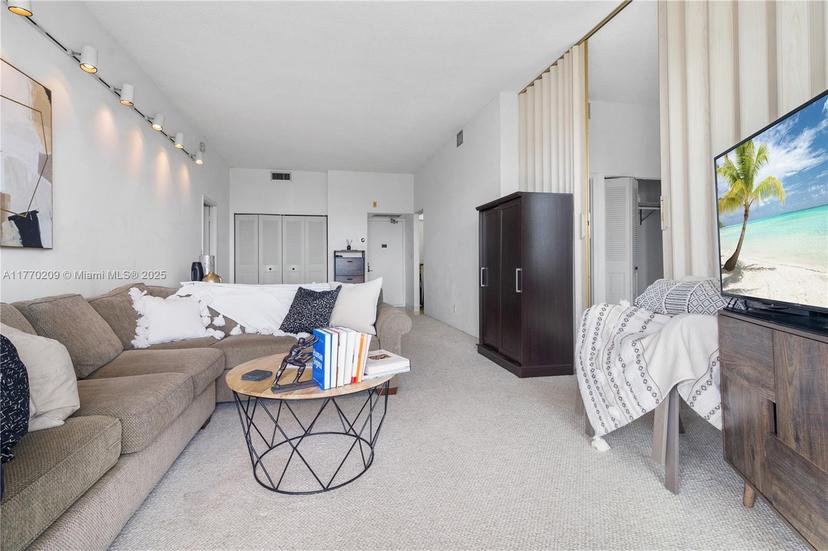 Picture of 20301 W Country Club Dr # 28, Aventura FL 33180