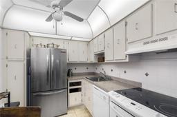 Picture of 20301 W Country Club Dr # 28, Aventura, FL 33180