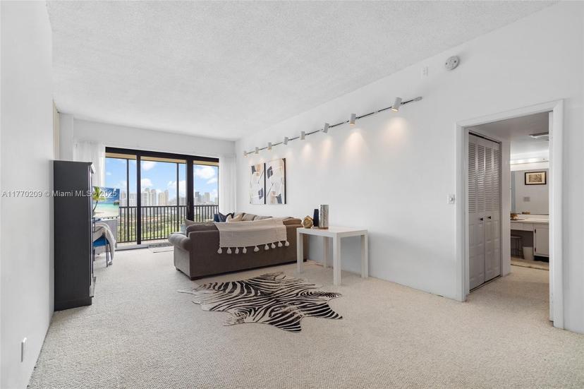 Picture of 20301 W Country Club Dr # 28, Aventura FL 33180