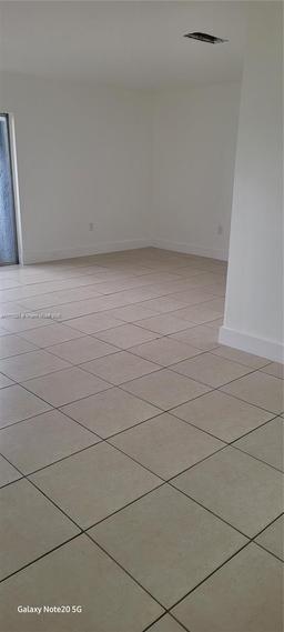 Picture of 9365 Fontainebleau Blvd # E212, Miami, FL 33172