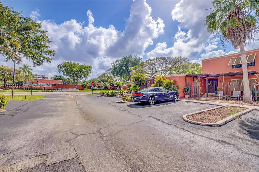 Picture of 1510 Hammock Ln # 1510, Pembroke Pines FL 33026