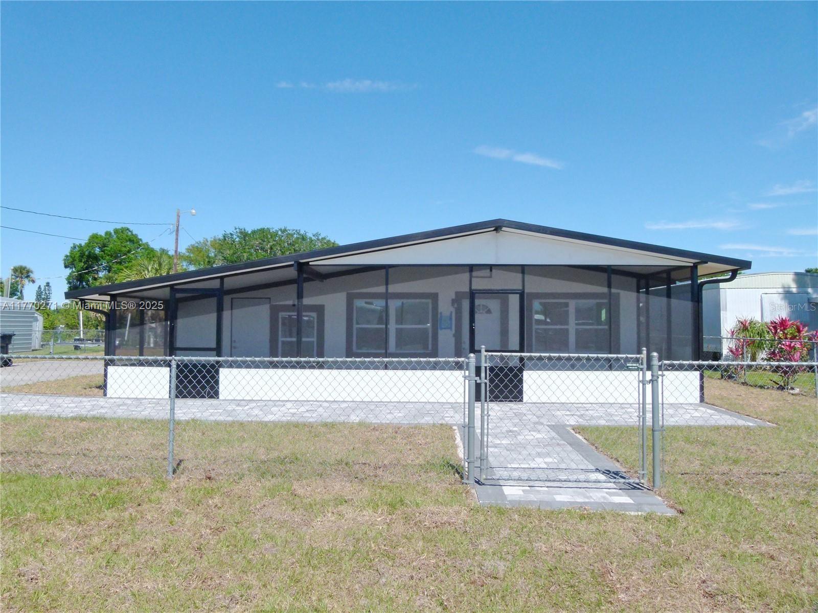 Picture of 2203 SE 8Th Avenue, Okeechobee, FL 34974