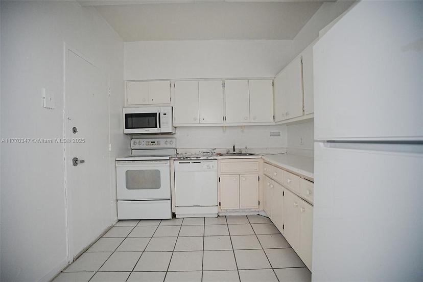 Picture of 1455 N Treasure Dr # 1R, North Bay Village FL 33141