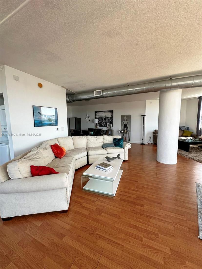 Picture of 1 Glen Royal Pkwy # 401, Miami FL 33125