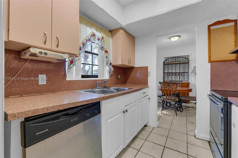 Picture of 19530 SW 117Th Ct, Miami FL 33177