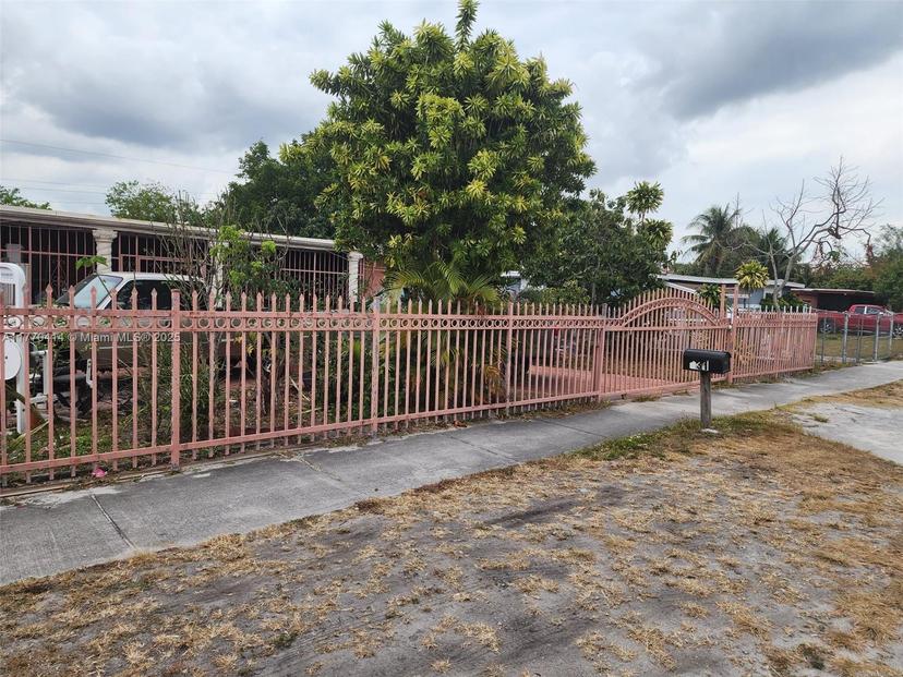 Picture of 831 NW 140Th St, Miami FL 33168