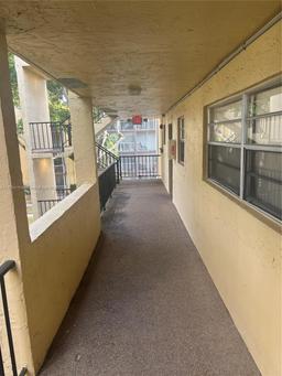 Picture of 483 N Pine Island Rd # C305, Plantation, FL 33324