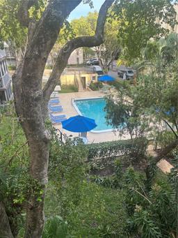 Picture of 483 N Pine Island Rd # C305, Plantation, FL 33324