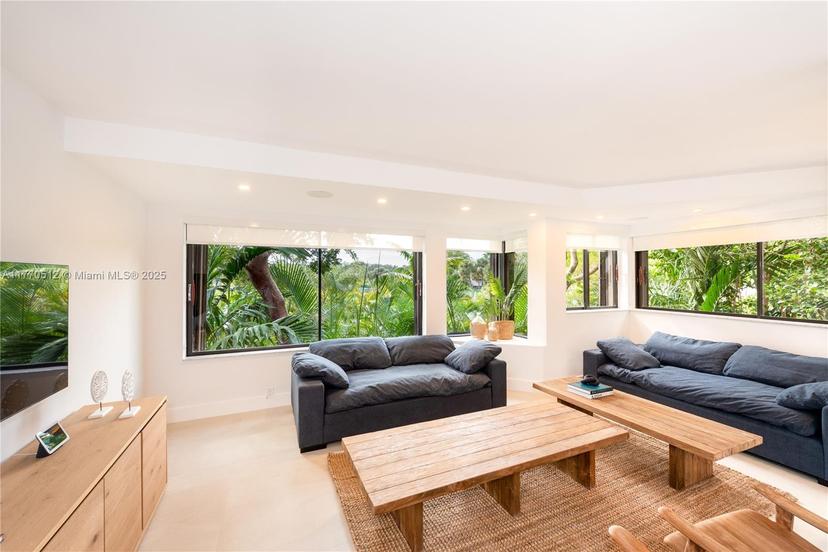 Picture of 161 Crandon Blvd # 118, Key Biscayne FL 33149