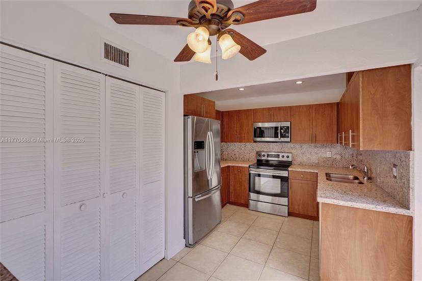 Picture of 2030 Bayberry Dr # 2030, Pembroke Pines FL 33024