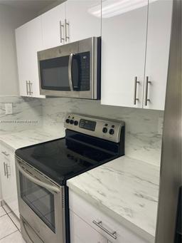 Picture of 400 W Park Dr # 202, Miami, FL 33172