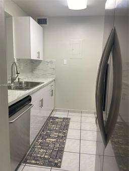 Picture of 400 W Park Dr # 202, Miami, FL 33172