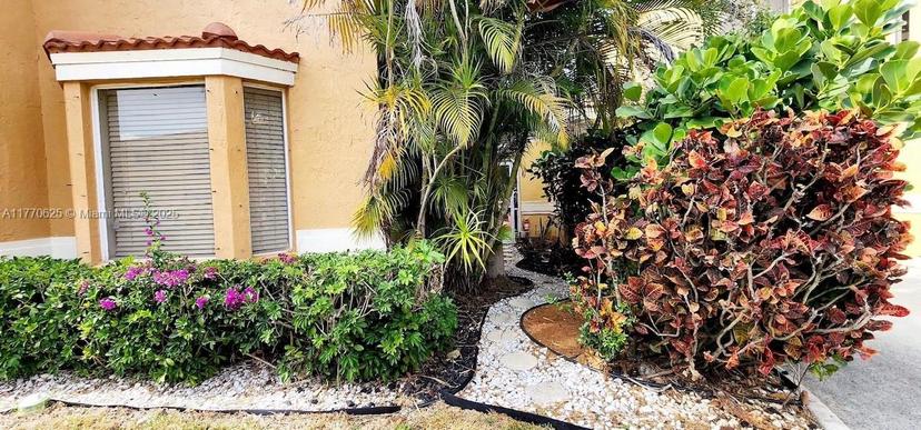 Picture of 11405 Lakeview Dr # A, Coral Springs FL 33071