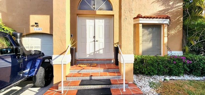 Picture of 11405 Lakeview Dr # A, Coral Springs FL 33071