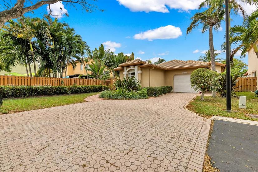 Picture of 2930 NW 99Th Ct, Doral FL 33172