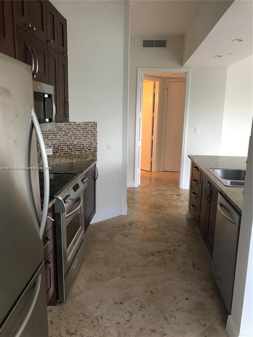 Picture of 20000 E Country Club Dr, Aventura FL 33180