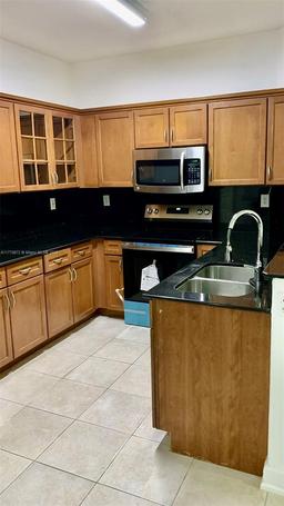 Picture of 7869 NW 110 Av, Doral, FL 33178