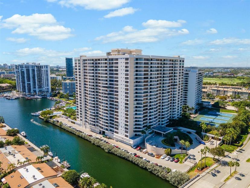 Picture of 2500 Parkview Dr # 2206, Hallandale Beach FL 33009