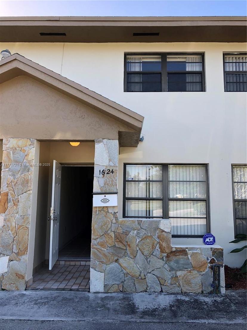 Picture of 1624 NE 151St St # 1624, Miami FL 33162