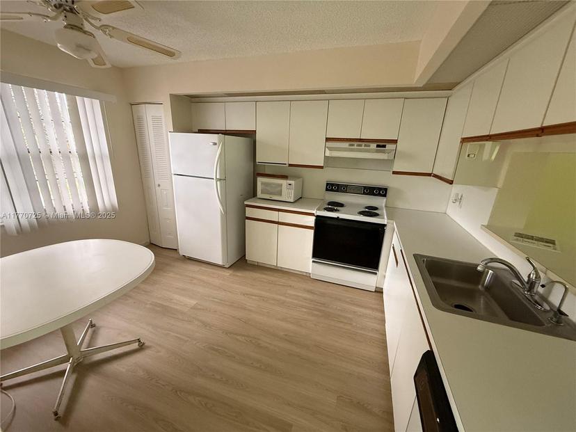 Picture of 12500 SW 6Th St # 307N, Pembroke Pines FL 33027