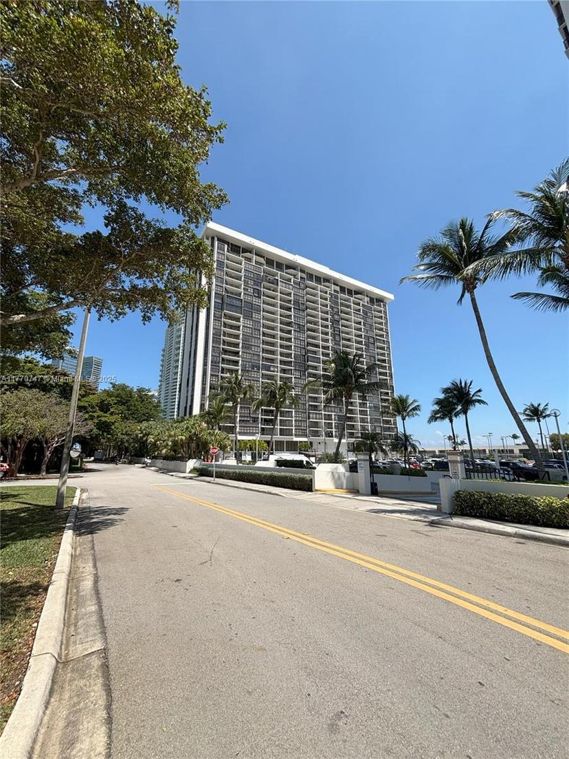Picture of 1901 Brickell Ave # B2310, Miami FL 33129