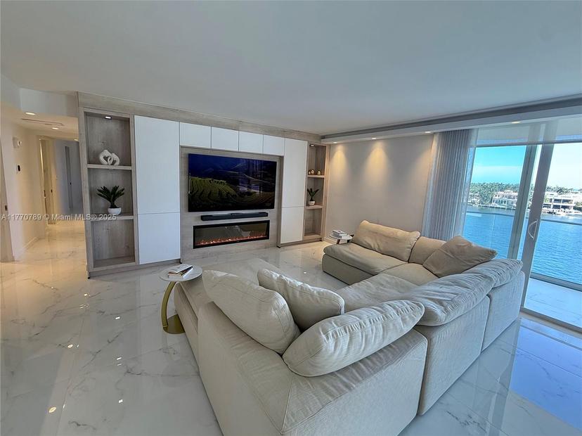Picture of 19707 Turnberry Way # 6E, Aventura FL 33180