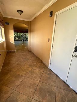 Picture of 461 Ives Dairy Rd # 2, Miami, FL 33179