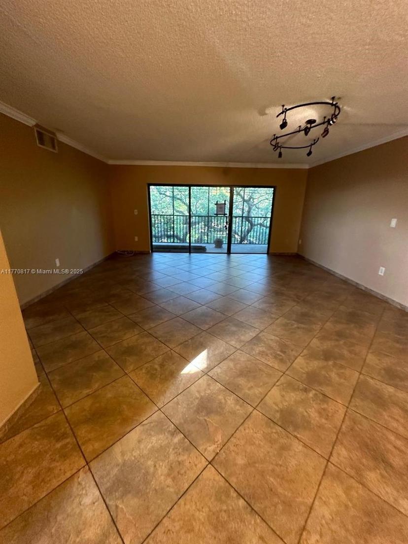 Picture of 461 Ives Dairy Rd # 2, Miami FL 33179