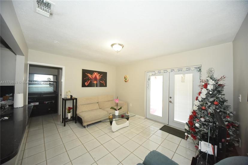 Picture of 704 SW 97Th Place Cir, Miami FL 33174
