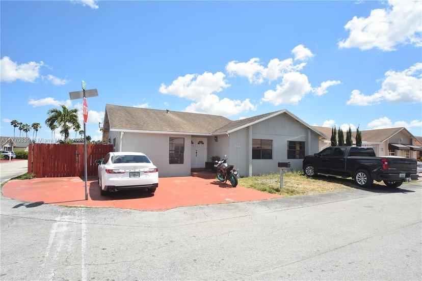 Picture of 704 SW 97Th Place Cir, Miami FL 33174