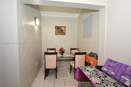 Picture of 704 SW 97Th Place Cir, Miami, FL 33174