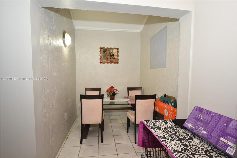 Picture of 704 SW 97Th Place Cir, Miami FL 33174