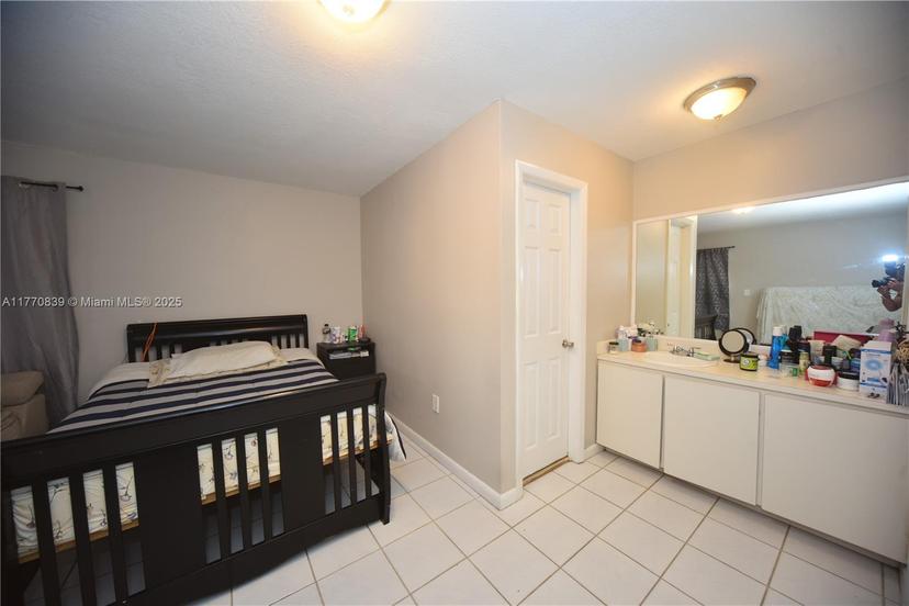Picture of 704 SW 97Th Place Cir, Miami FL 33174