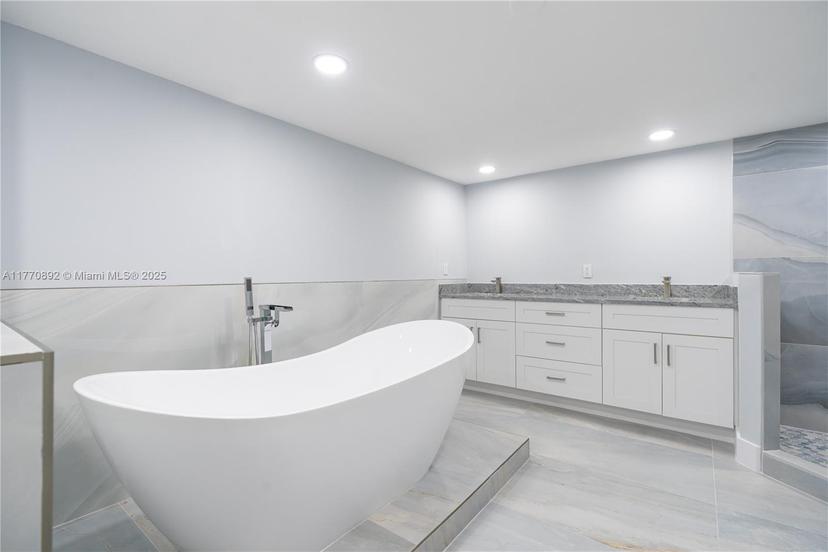 Picture of 2751 S Ocean Dr # 1008N, Hollywood FL 33019
