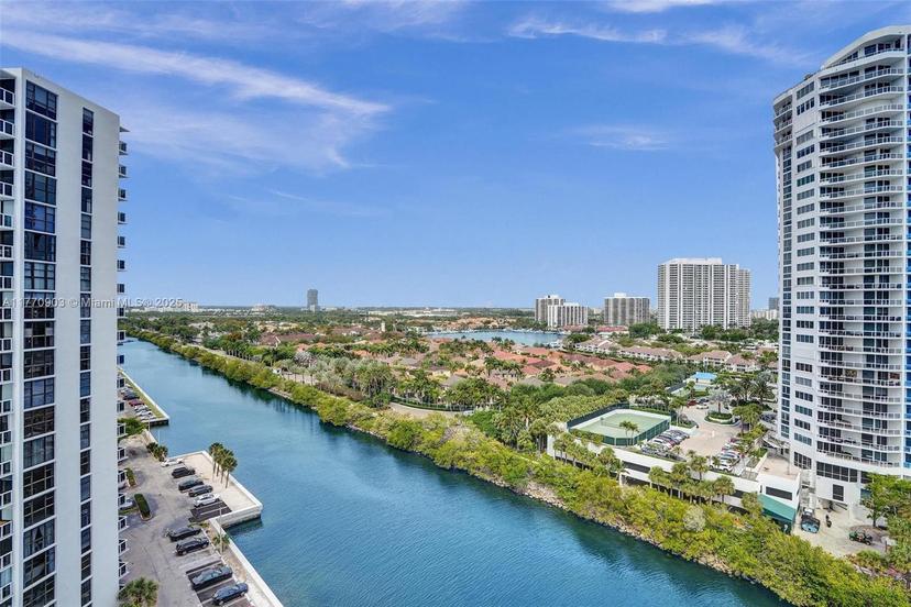 Picture of 20515 E Country Club Dr # 1641, Aventura FL 33180