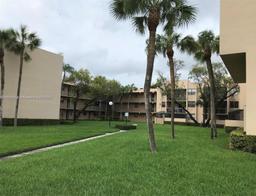Picture of 10425 SW 112Th Ave # 324, Miami, FL 33176