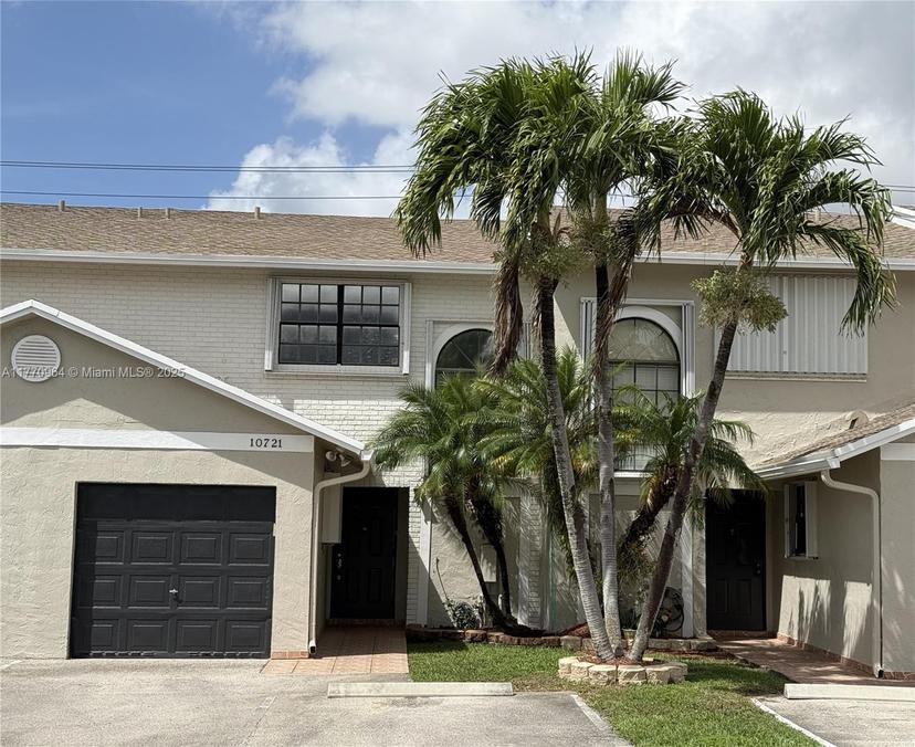 Picture of 10721 NW 11Th # 10721, Pembroke Pines FL 33026