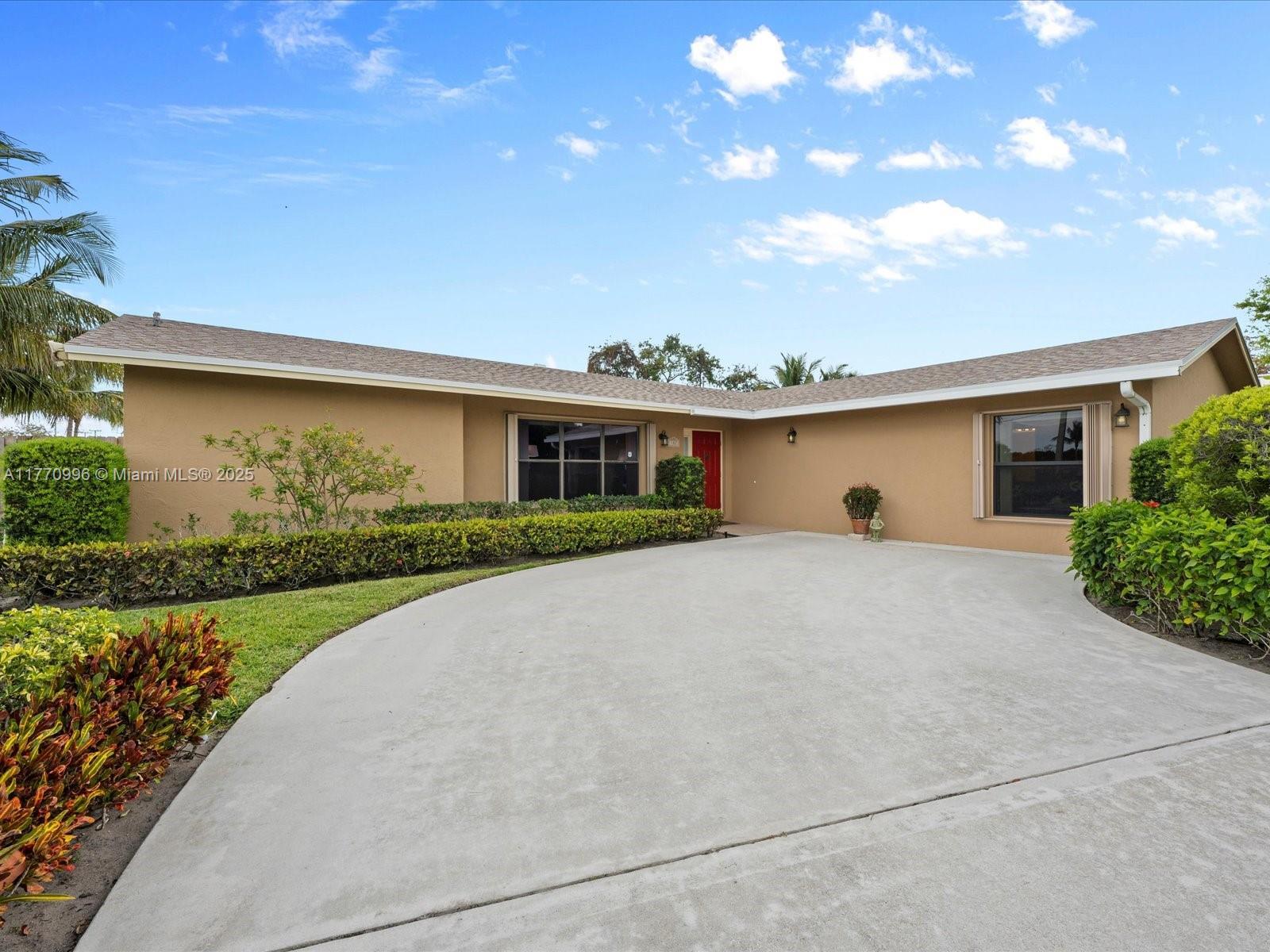 Picture of 102 Chapel Ln, Tequesta, FL 33469