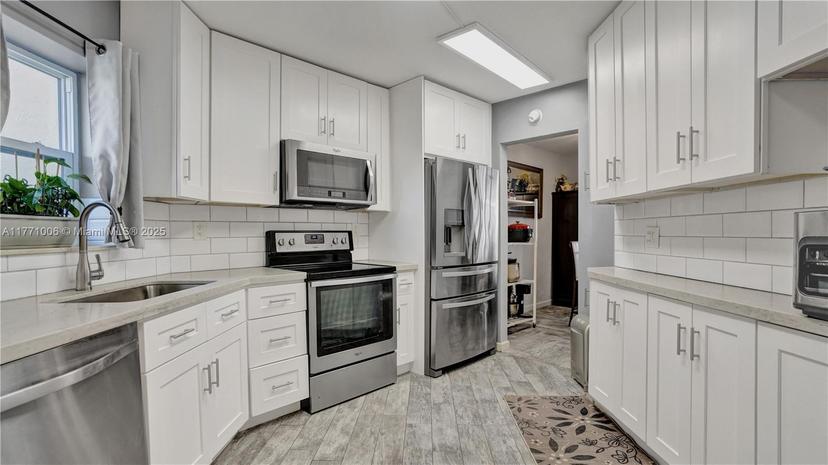 Picture of 6555 W Broward Blvd # 209, Plantation FL 33317